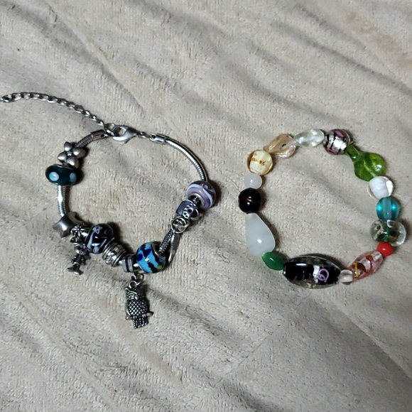 ***2 bracelets - Picture 1 of 3
